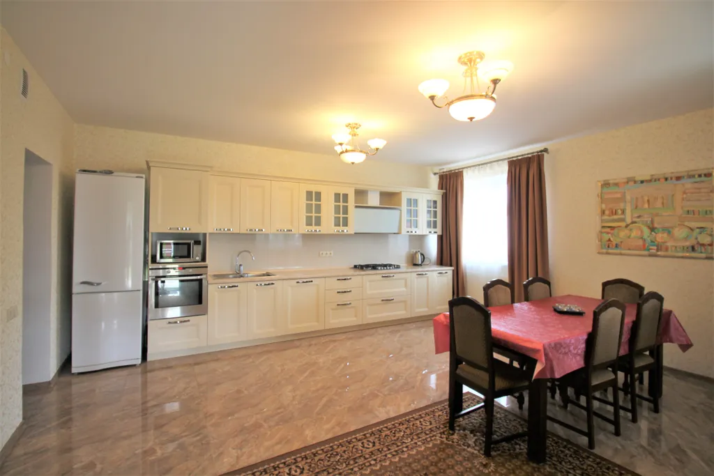 8-комнатный Дом