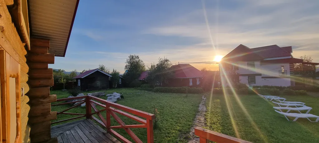 Бревенчатая изба с уникальной отделкой