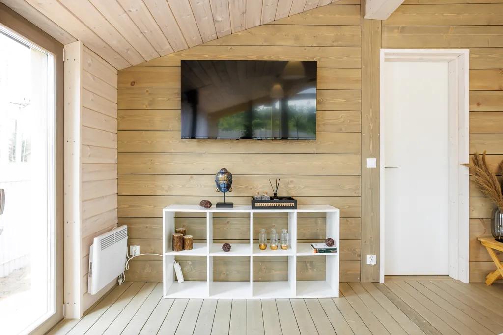 Загородный дом у леса и конюшни