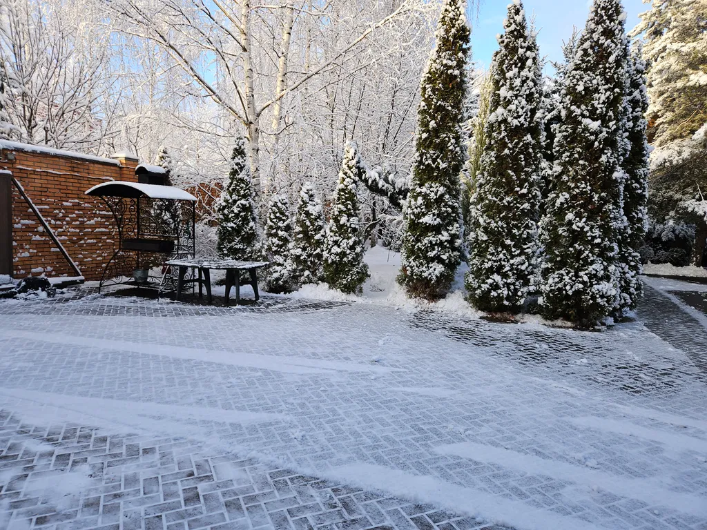 Коттедж Коттедж с большим бассейном — Черное