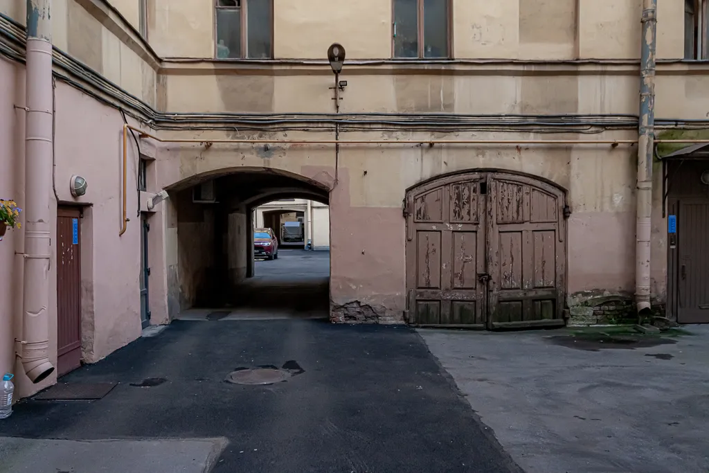Двухэтажная шкатулка у Литейного моста
