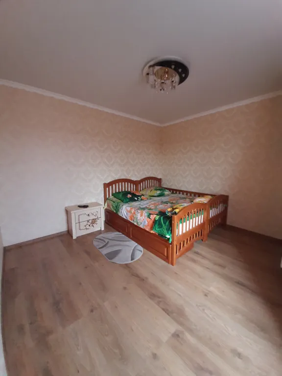 Дом с басейном и беседкой