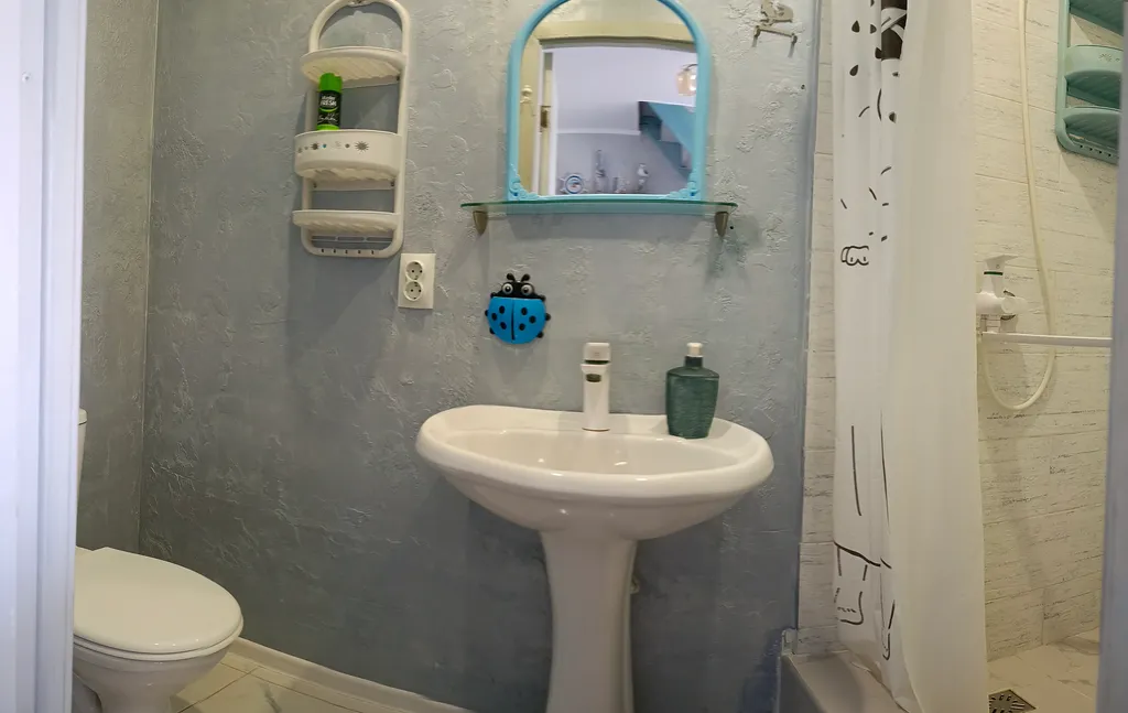 Двухэтажный номер голубой