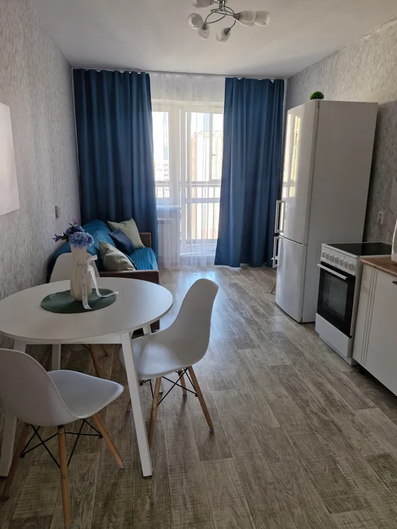 Квартира Квартира Шикарная просторная евротрешка для большой семьи или компании — Ярославль