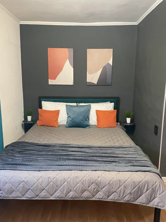 Аквамариновый вечер в центре города