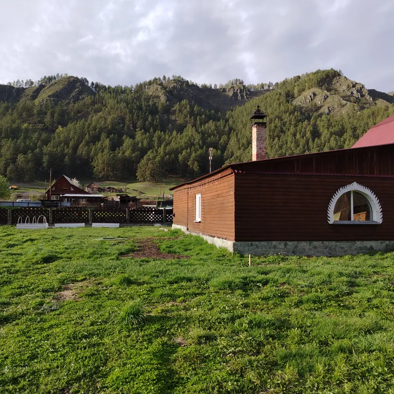 Глубинка Алтая, дом с камином на берегу реки