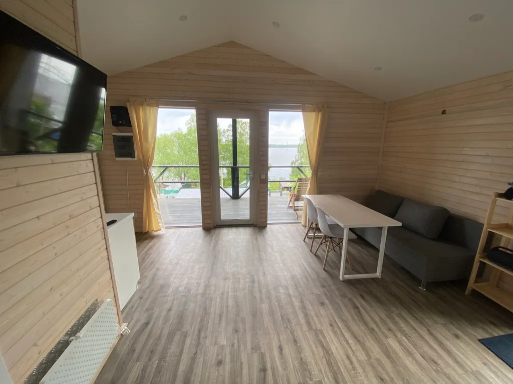 Дом на берегу водохранилища