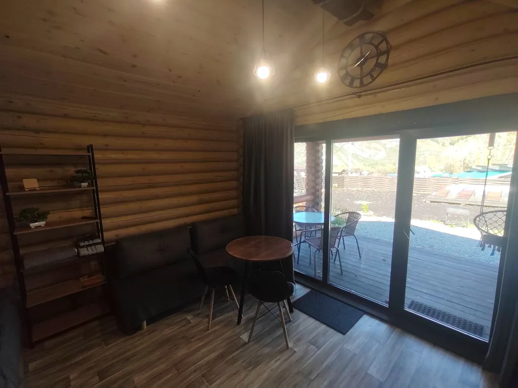 Уютный домик с видом на горы