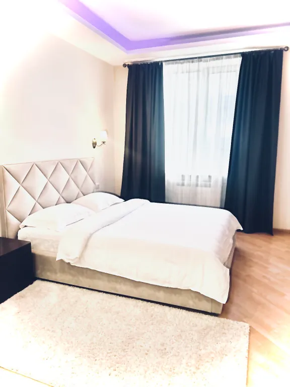 Четырёхкомнатные апартаменты на главном проспекте города