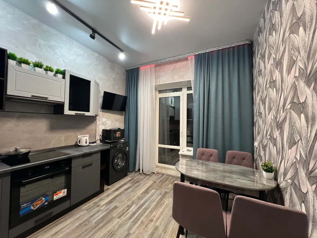 Уютная квартира с новым ремонтом с видом на взлётную полосу