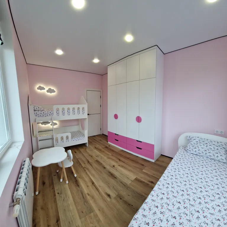 Евротрешка у моря с прекрасным видом на море