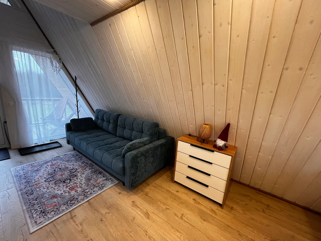 Домик в стиле А-фрейм на озере Волго