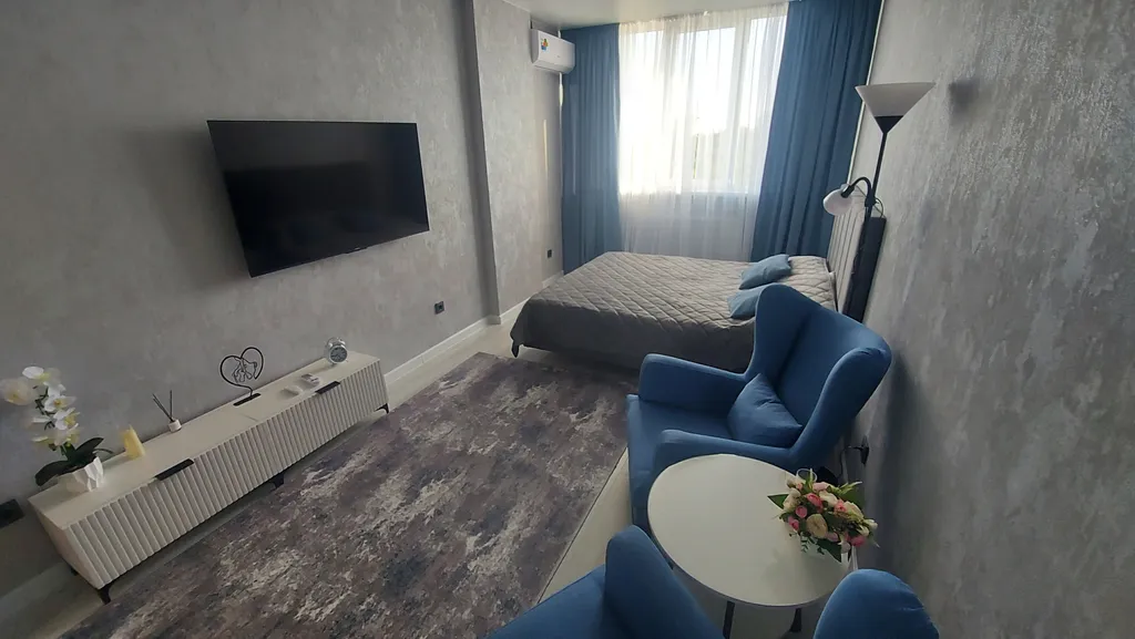 Квартира с видом на город и рощу