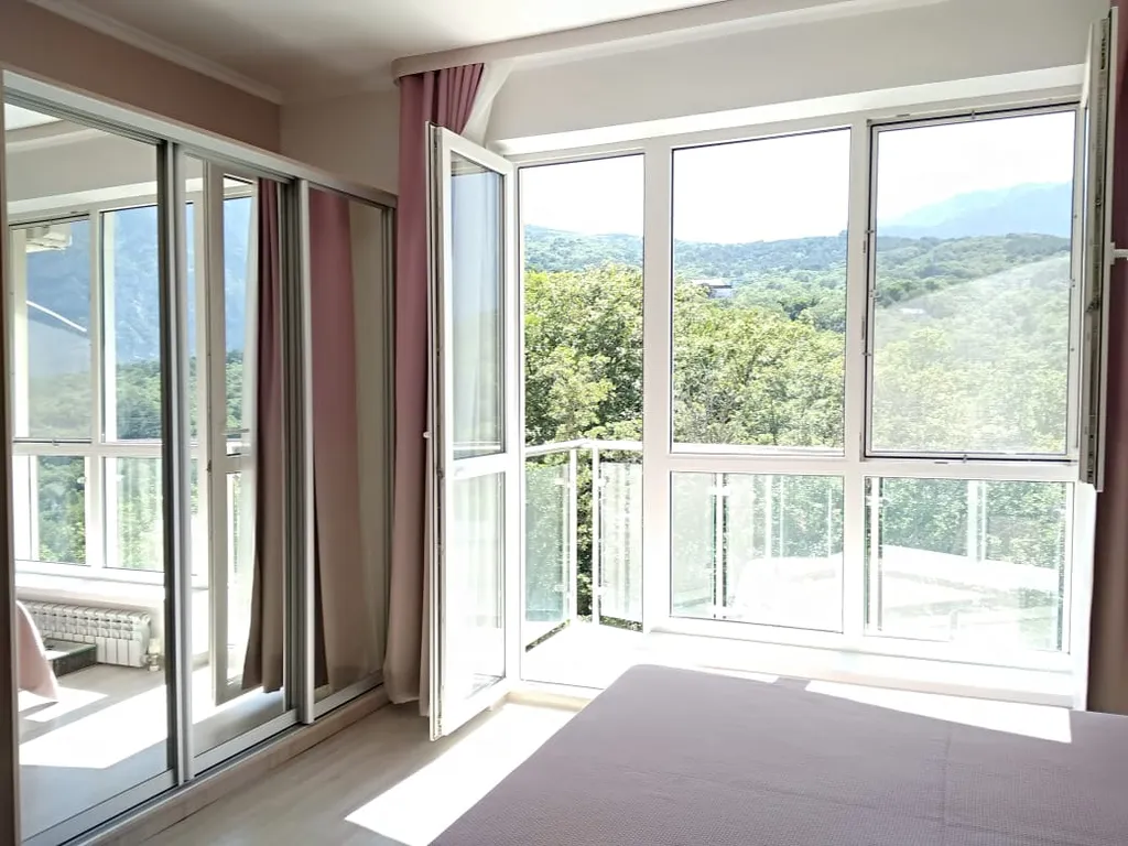 Уютная студия с панорамным видом «Дыхание гор»