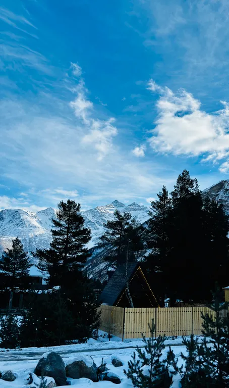 Уютный дом в стиле A-frame