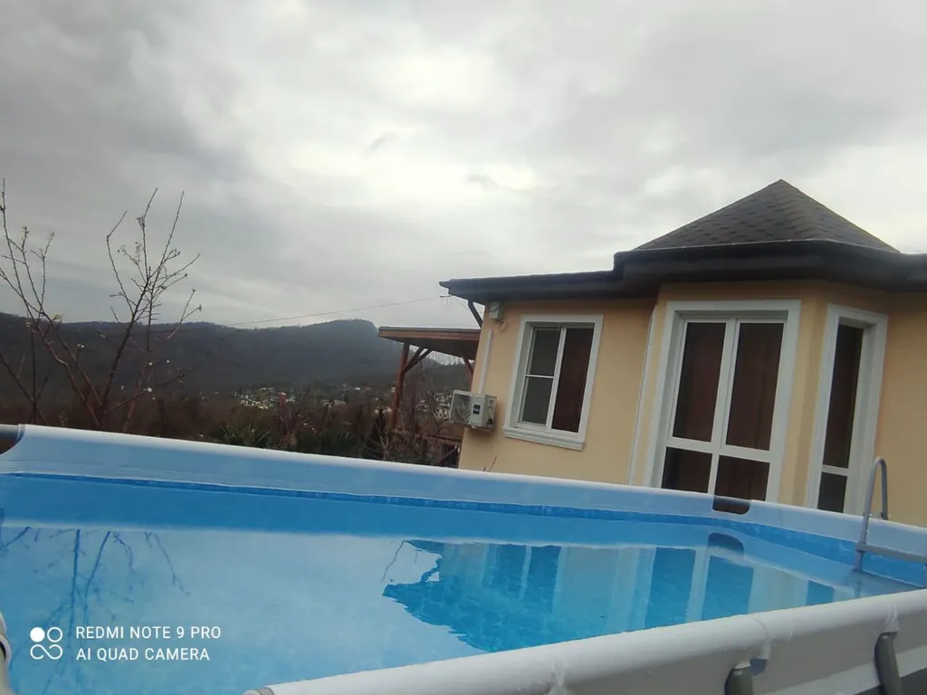 Просторный дом с райским садом на вершине холма с супер видами