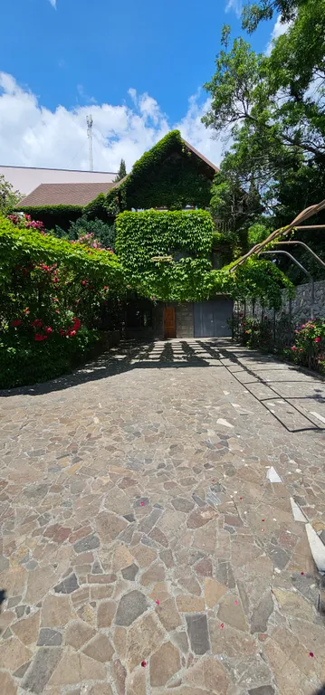 Дом с теплым бассейном у моря в Ялте