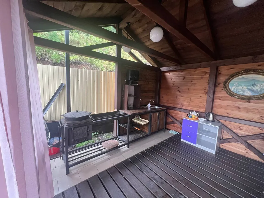 Уютный дом у леса