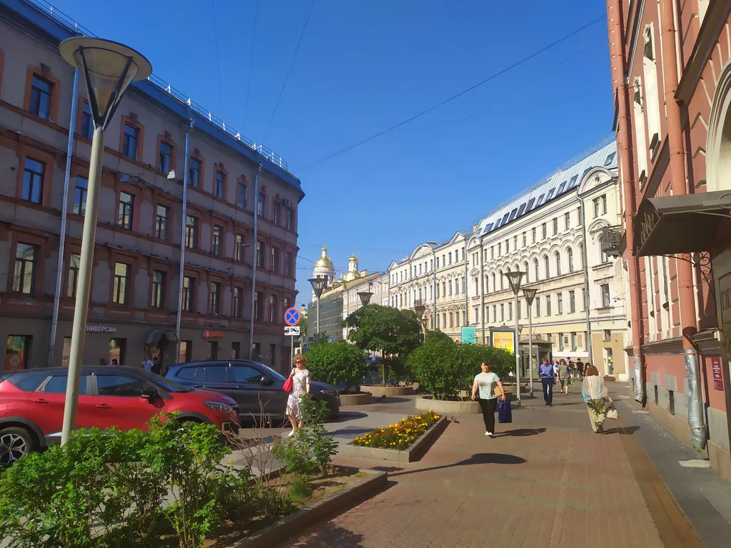 Аутентичная квартира в центре, на пешеходной зоне с парковкой.