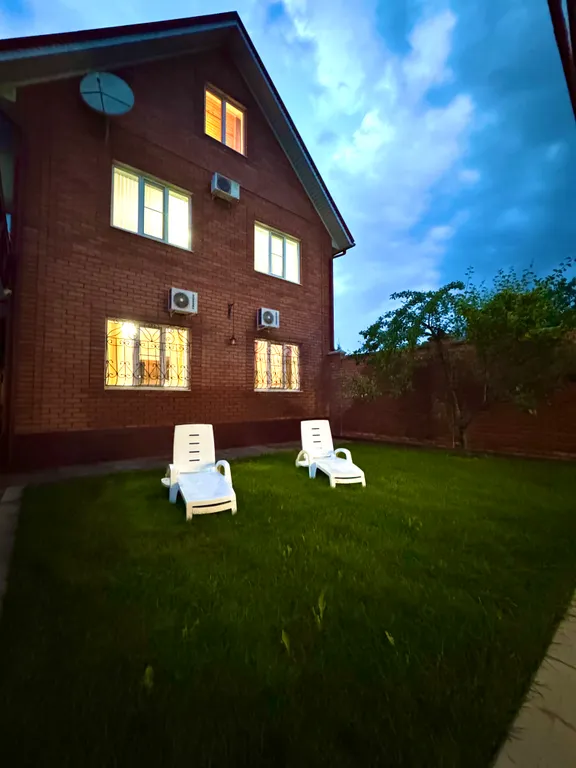 Дом с бассейном и баней возле курзоны