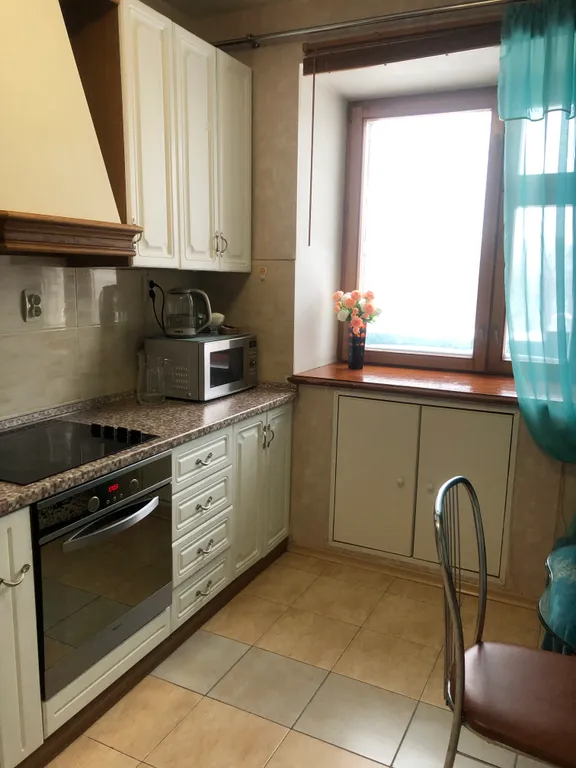 Уютная двушка в хорошем доме возле ЦУМа, рядом с Новогодней Елкой