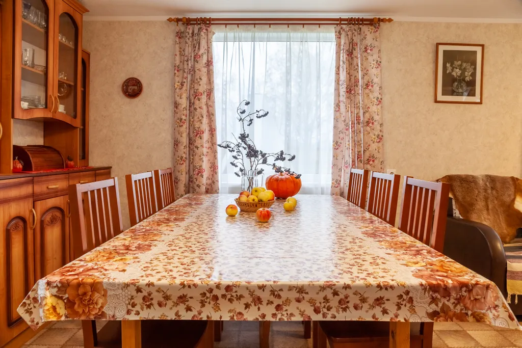 Дом на берегу реки