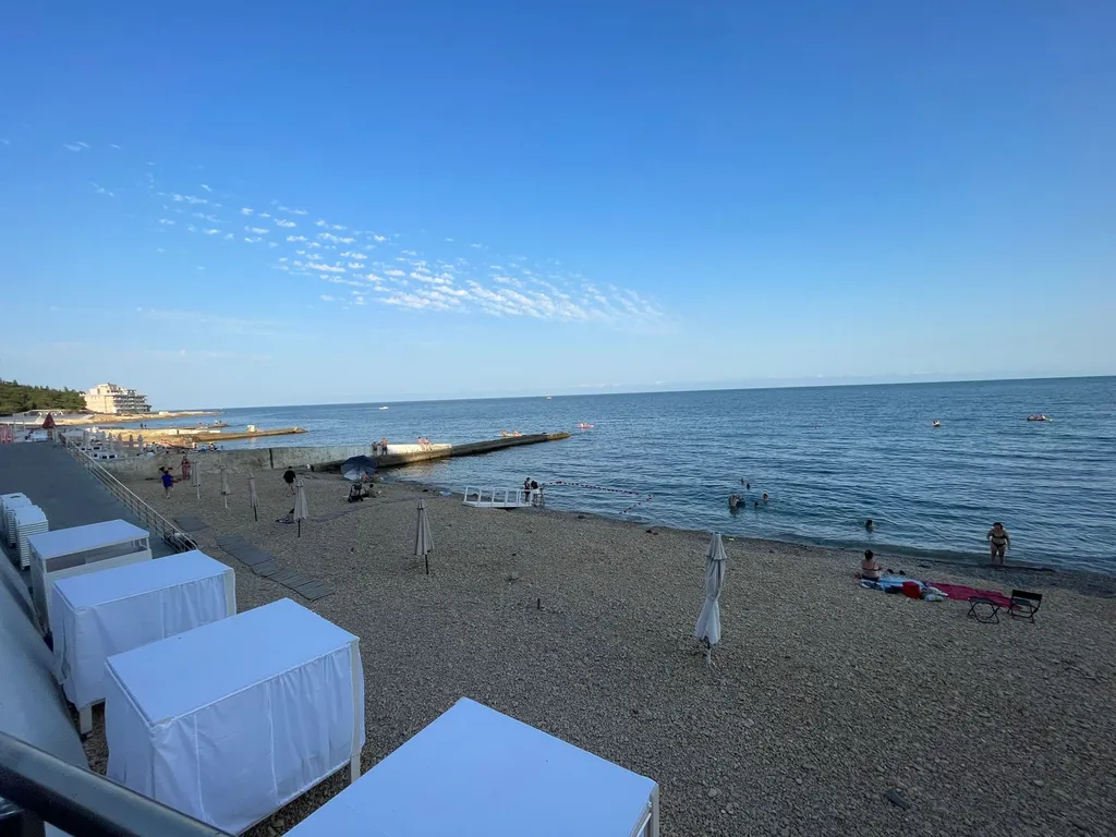 Студия с балконом зоной барбекю у моря