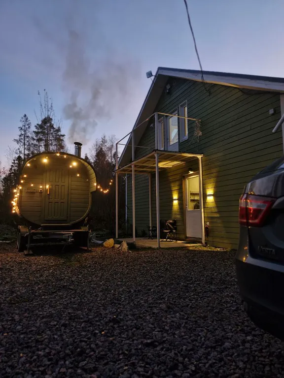 Дом для уединения в лесу и шумных вечеринок