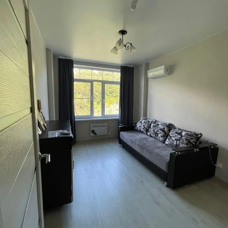 Евротрешка с видом на горы и лес