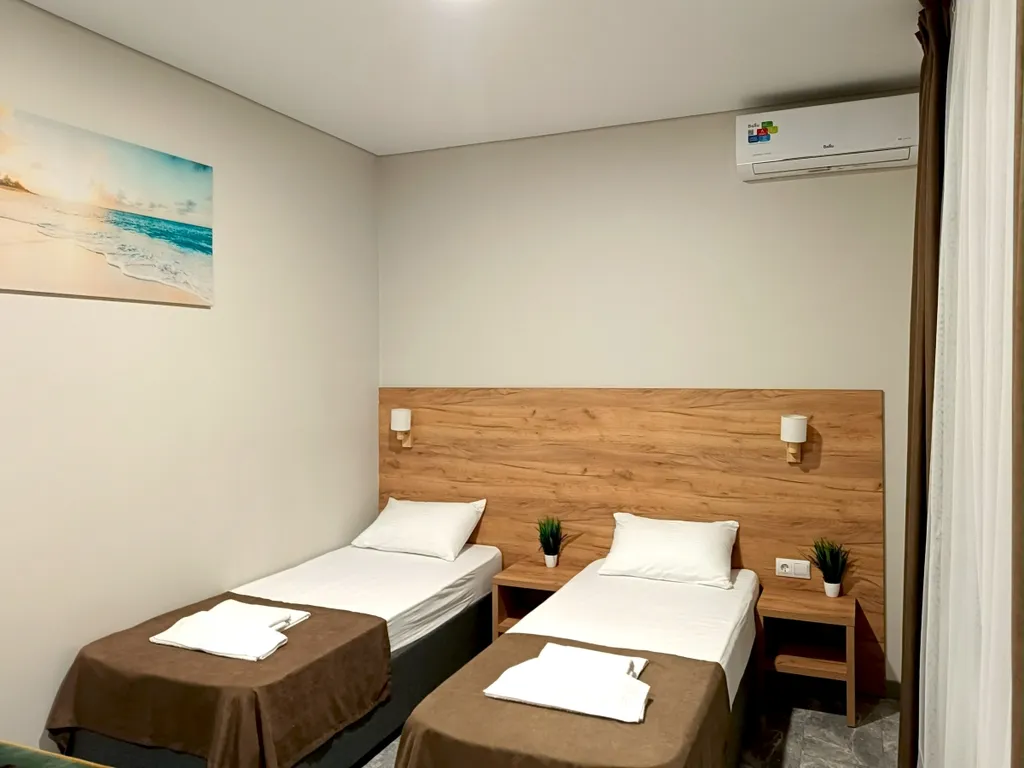 Трехместный номер с выходом во двор