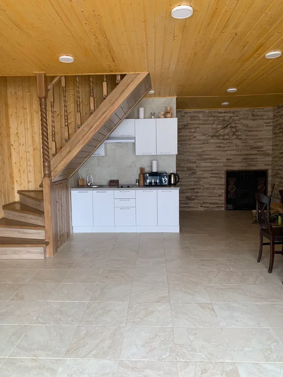 Баня на дровах на берегу озера