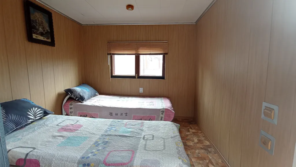 Домик на набережной