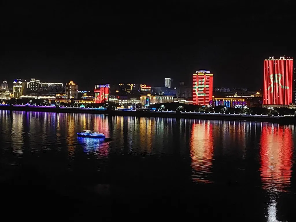 Уютная квартира с джакузи и с видом на Китай и реку Амур