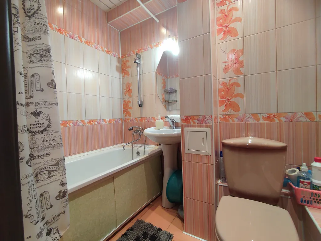 Классический уголок около вокзала