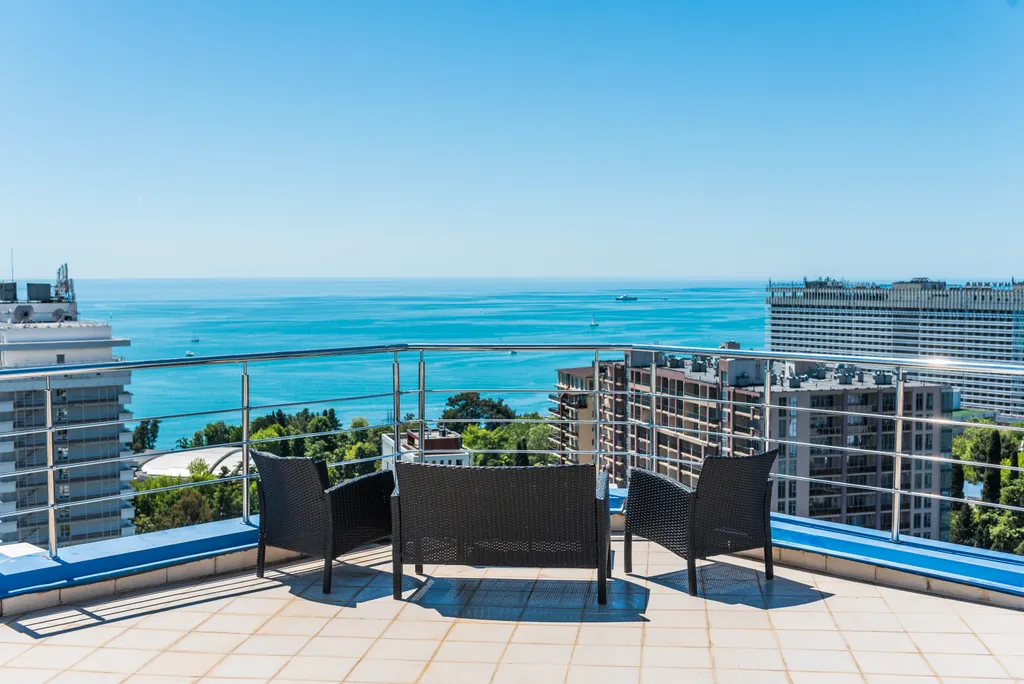 Студия с бассейном - вид на море