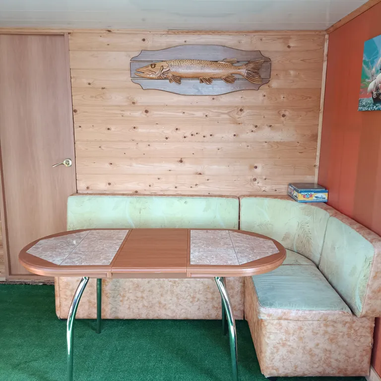 Хаусбот на Мунозере - одном из самых красивых и чистых озёр в Карелии