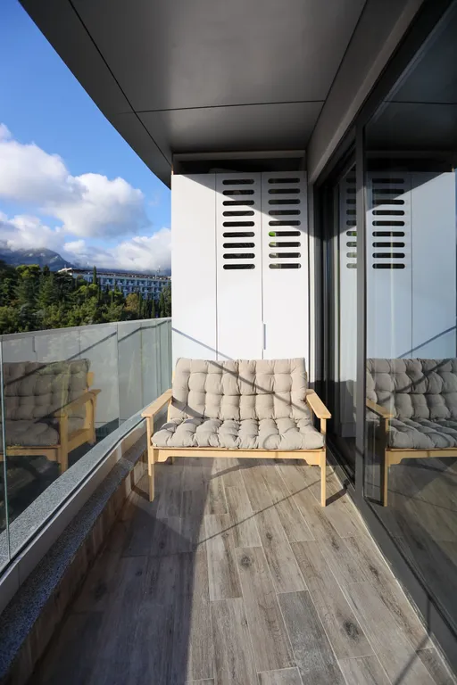 Новая квартира с просторной терассой и прекрасным видом на горы