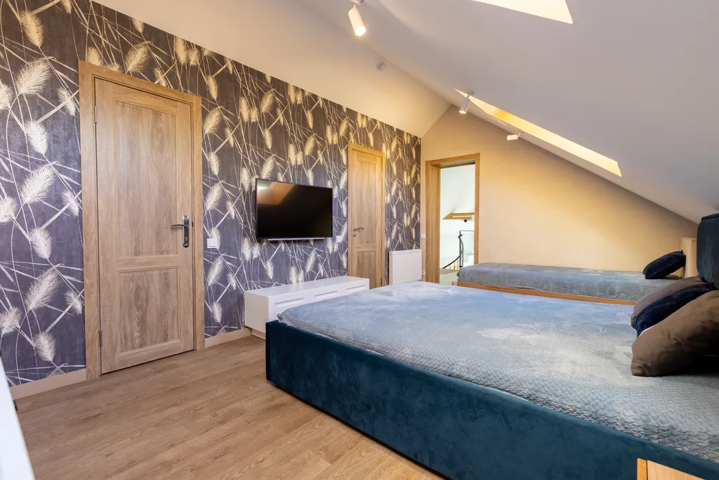 Уютный дом возле леса