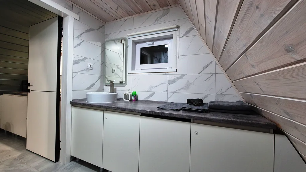 Дом в стиле A frame с чаном