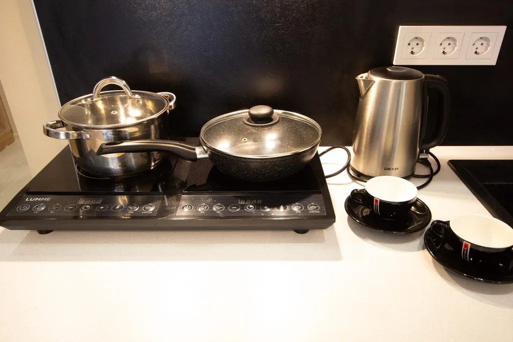 Апартамент с бассейном и балконом