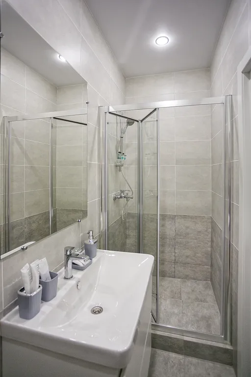 Апартаменты с двумя спальнями с бассейном на территории