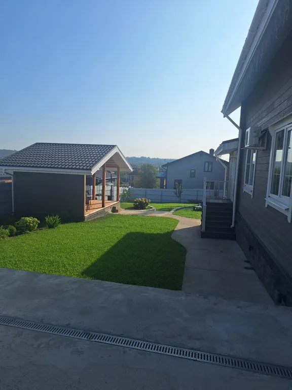 Дом рядом со склонами