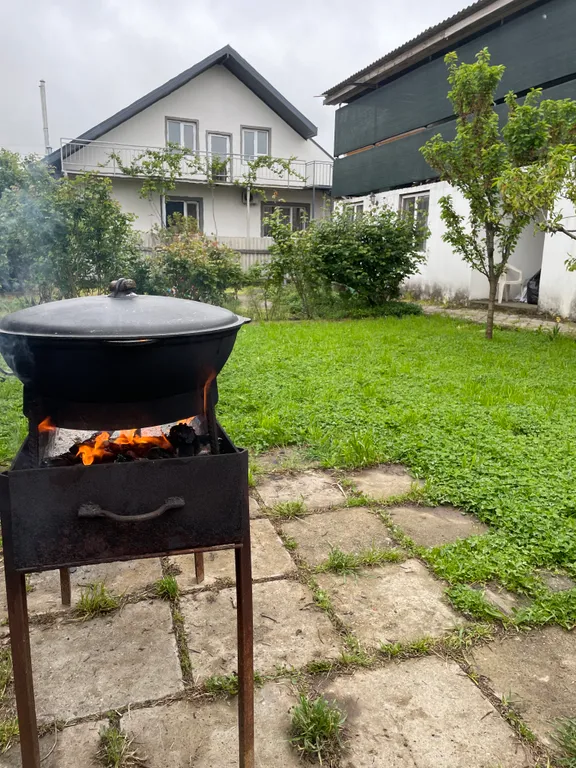 Уютный дом с двориком в центре поселка