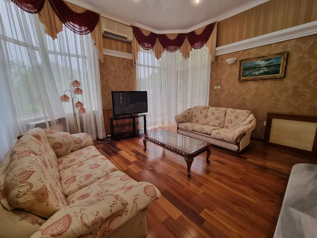 Вилла с бассейном и видом на море