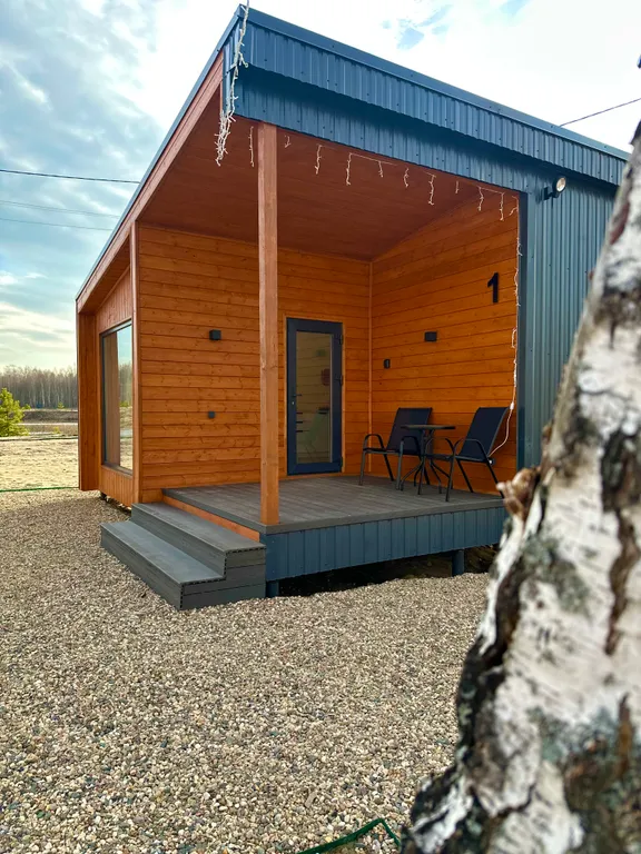 Домик у озера с купелью