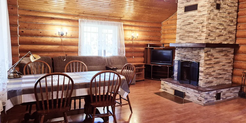 Дом у пруда