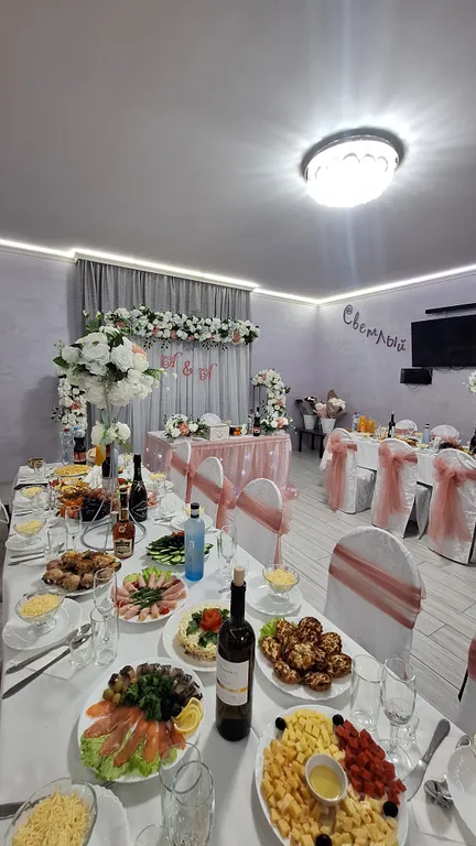 Аренда коттеджа для отдыха с теплым бассейном, сауной, бильярдом