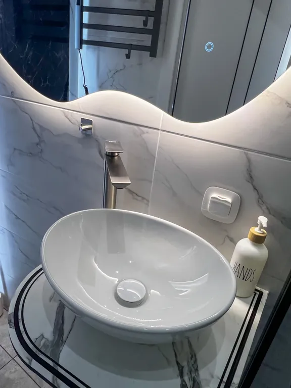 Новая студия в самом центре Гродно с видом на пешеходную улицу