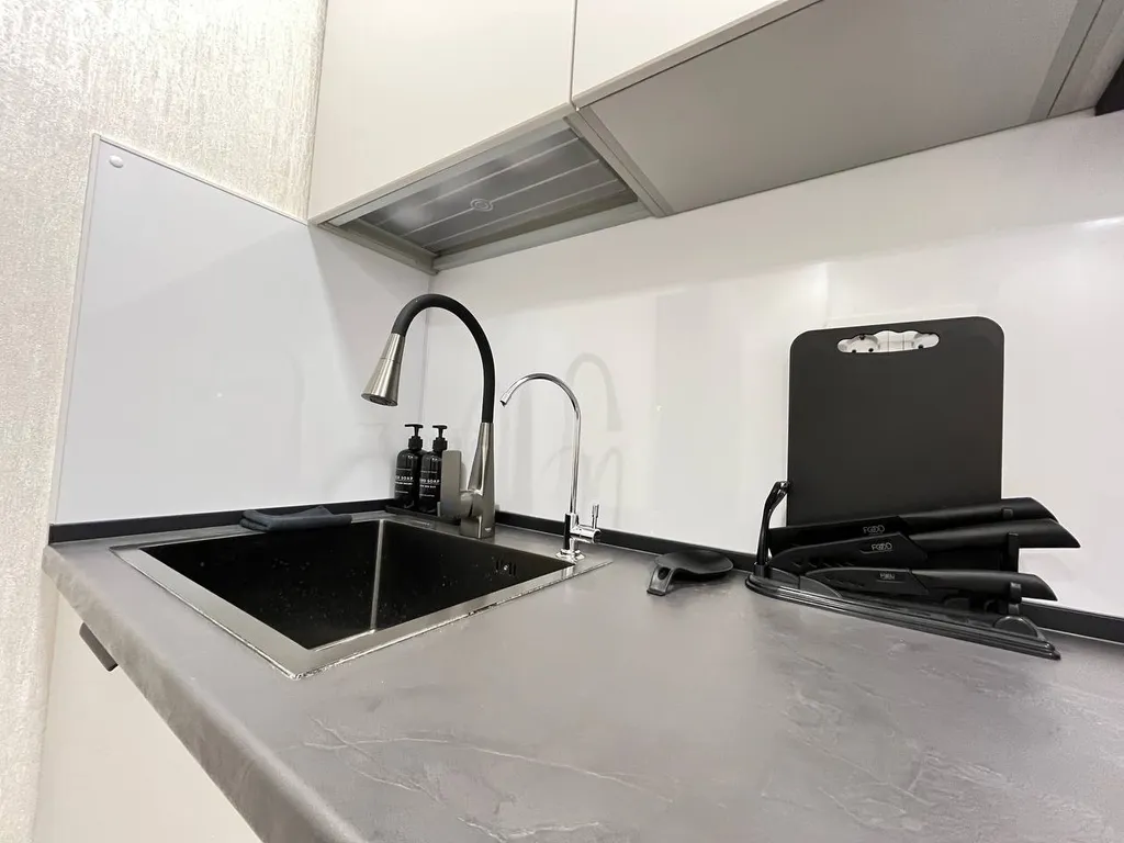 Теплая светлая квартира для 4 гостей в современном ЖК