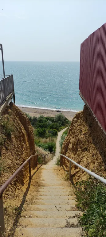 Уютный домик у моря со своим двором